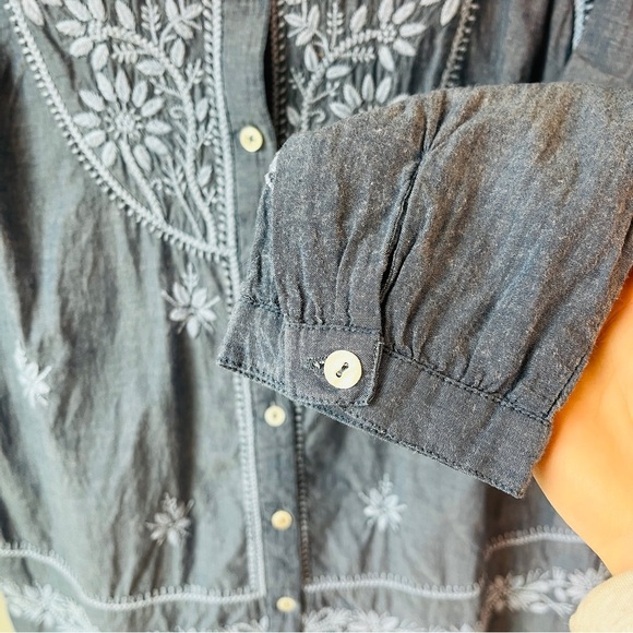 🏷️ 2/$20 Soft Surroundings Chambray Embroidered Tunic Top - Picture 6 of 11